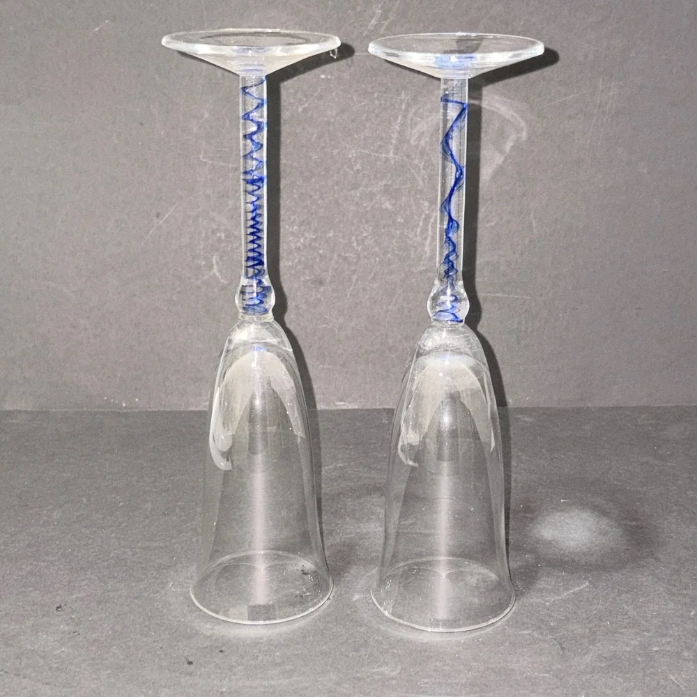 Unbranded champagne flutes